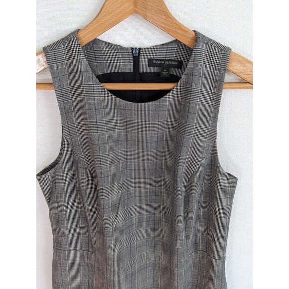EUC Banana Republic Gray Black Faux-Wrap Sleeveless Plaid Dress Size 6 - Picture 3 of 10